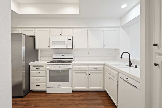 Foto del edificio - Gorgeous 2 Story Townhome in Valencia!