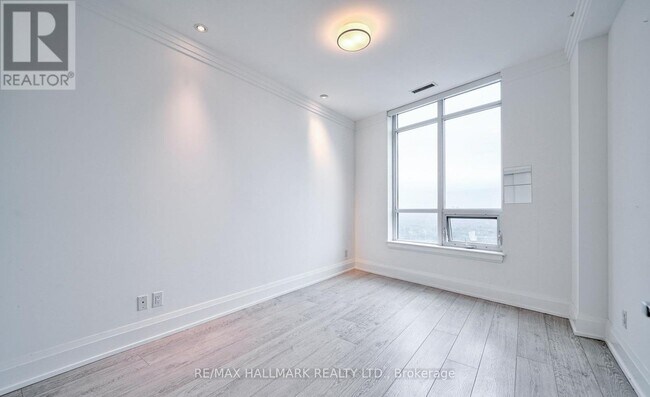 Building Photo - 7161 Yonge St