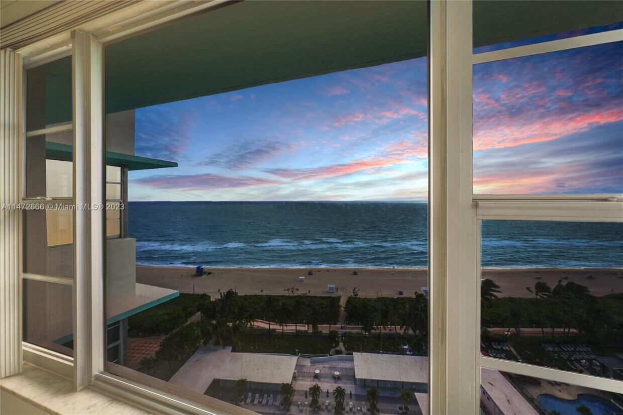 Primary Photo - 5255 Collins Ave