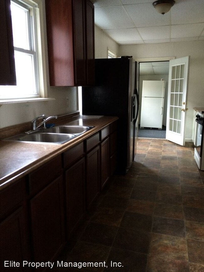 Building Photo - 3 br, 1.5 bath House - 142 E. Arch St.