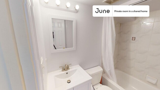 Foto del edificio - Private bedroom in 4 bed/3.5 bath Home