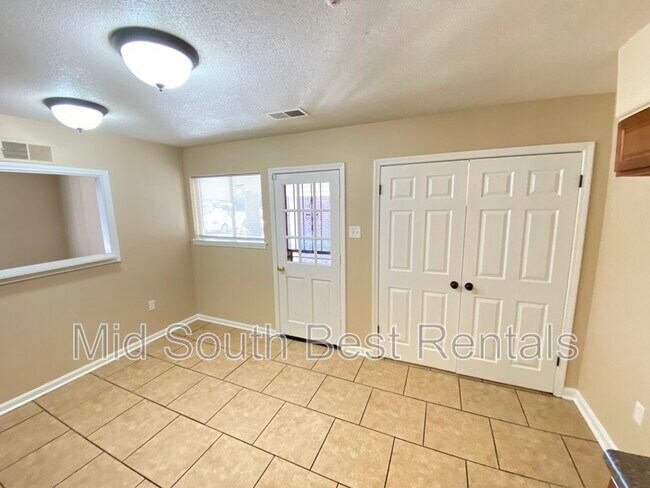 Foto del edificio - 120 Champa Ave