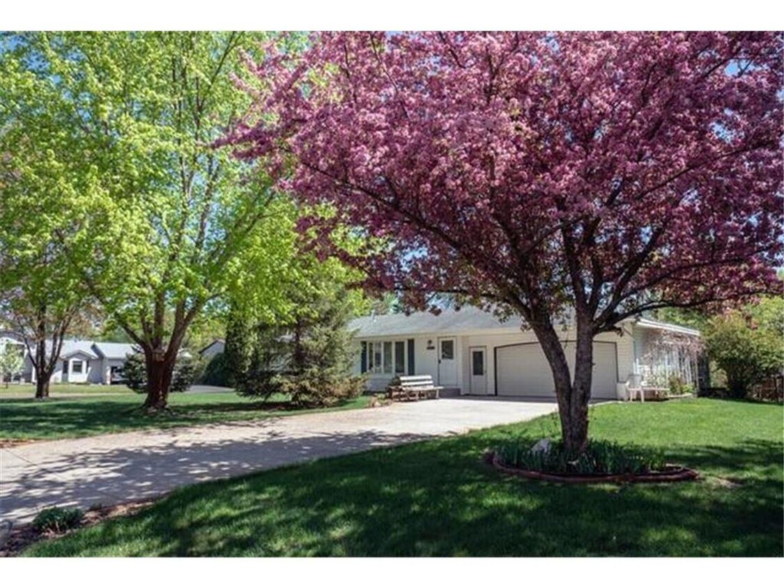 5 br, 2 bath House 14429 Vintage Street NW House Rental in Andover