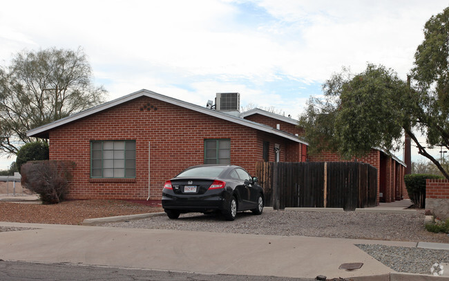 Foto del edificio - 51-63 N Tyndall Ave