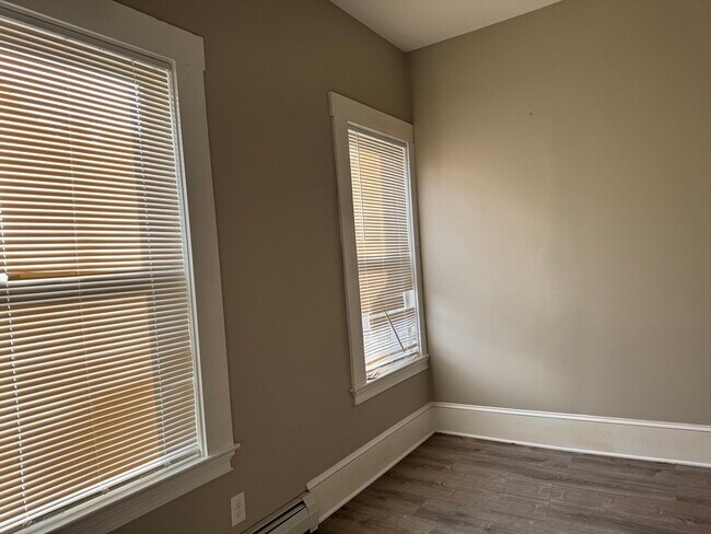 Building Photo - 16 Bloomfield St