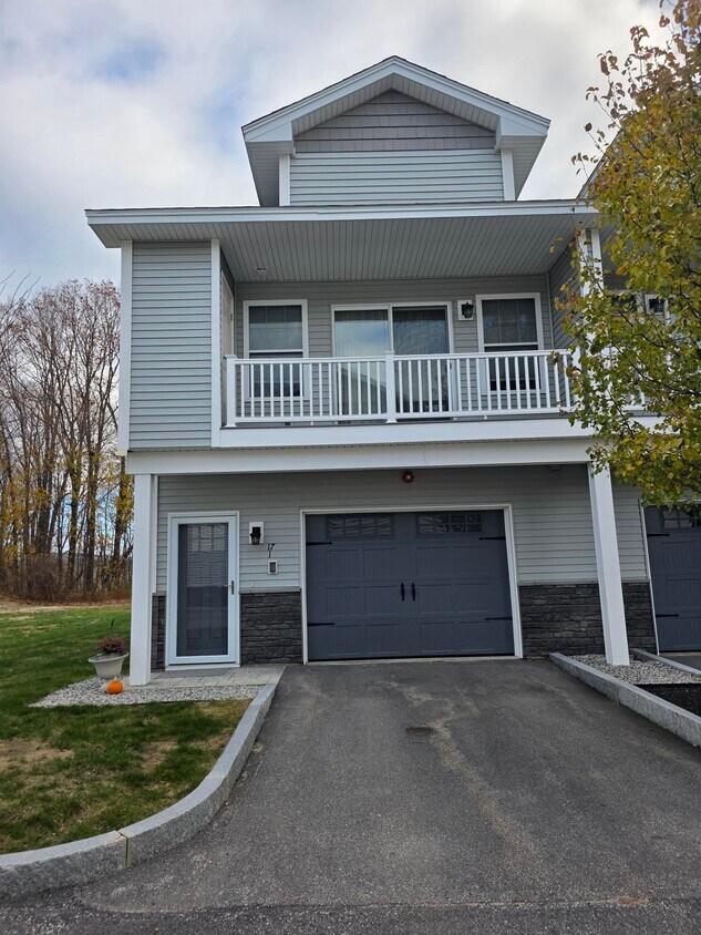 Foto principal - 17 Callaway Dr