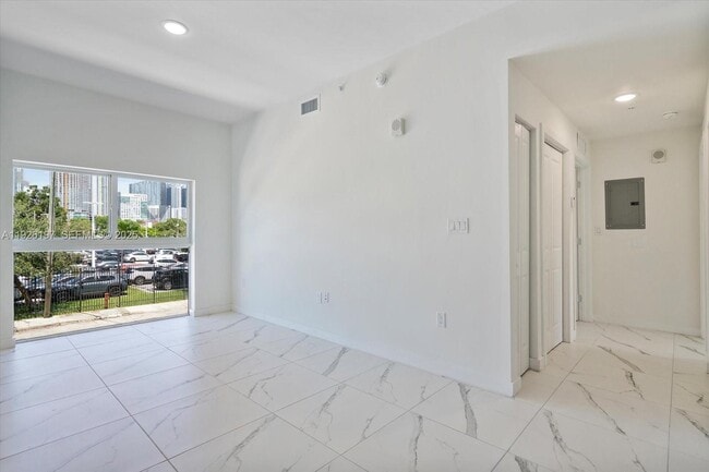 Foto del edificio - 420 SW 7th Ave