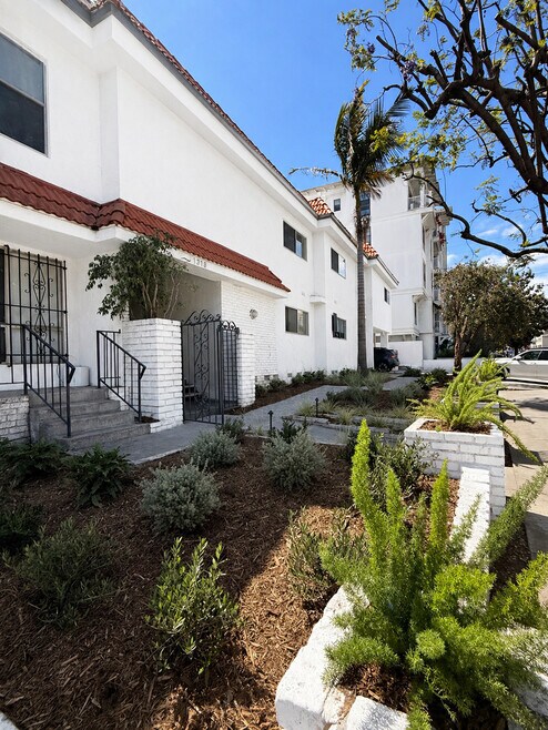 Wellesley Apts. Entrance - 1319 Wellesley Ave
