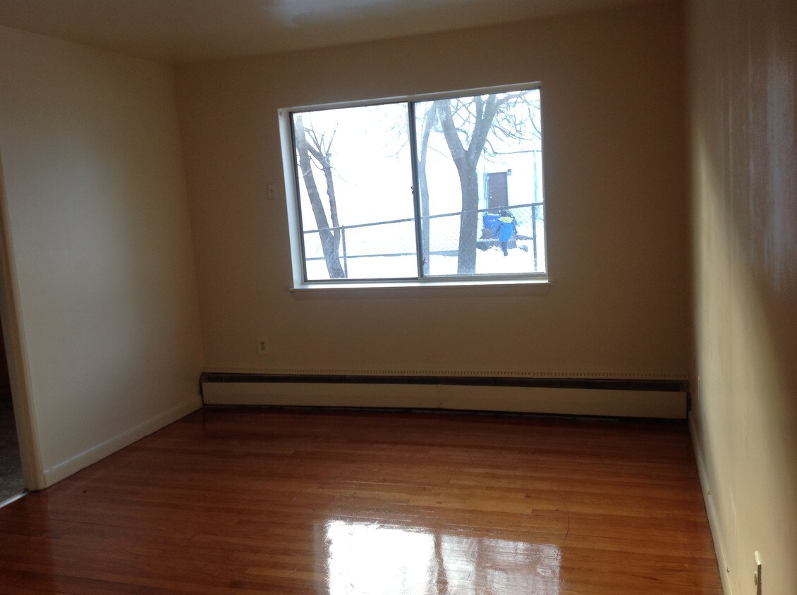 150 Earle St, Hartford, CT 06120 Apartments in Hartford, CT