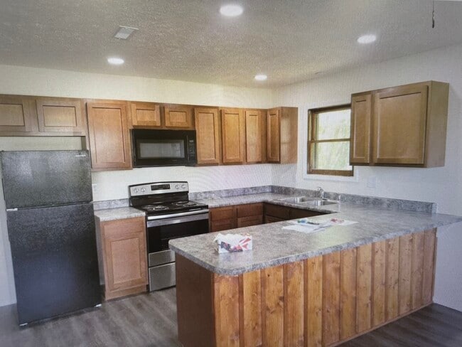 Building Photo - 512 S Randel St