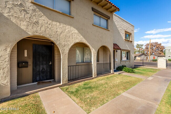 Foto del edificio - 6953 E Osborn Rd