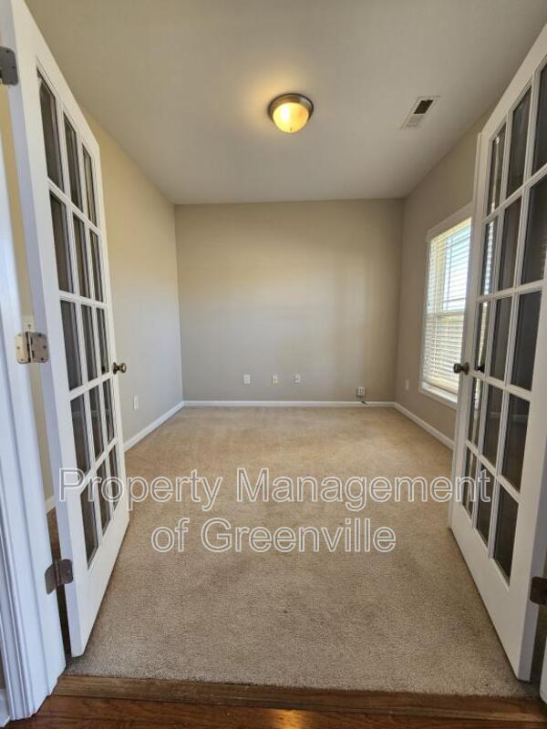 Foto del edificio - 695 Flintrock Dr