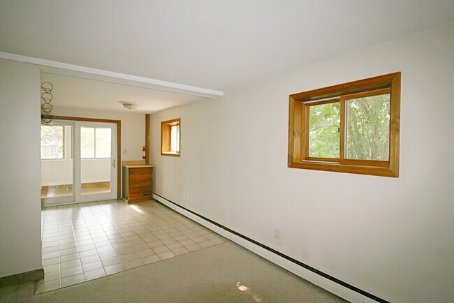 Building Photo - 19 Shady Ln