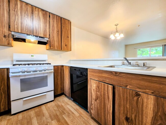Building Photo - 1 Bedroom Condo For Rent