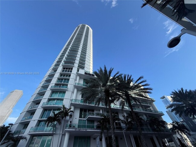 Foto del edificio - 350 S Miami Ave
