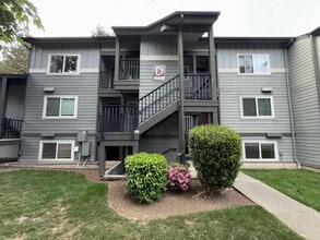 Building Photo - 11112 NE 124th Ln