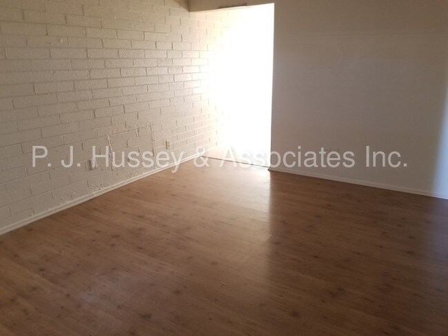 Building Photo - 4907 E Willetta St