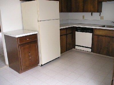 Building Photo - 461 NW Cecil Ave