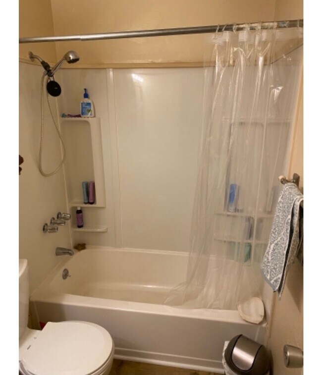 Building Photo - One Bedroom Apartment Available For Pre-Le...
