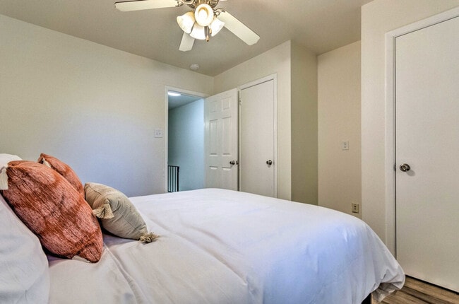 Building Photo - 4021 W 8th St