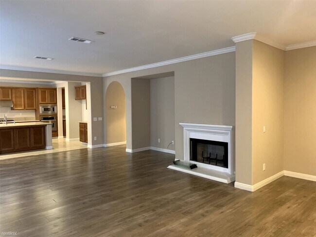 Building Photo - 5 br, 4.5 bath House - 13359 Breton Ct