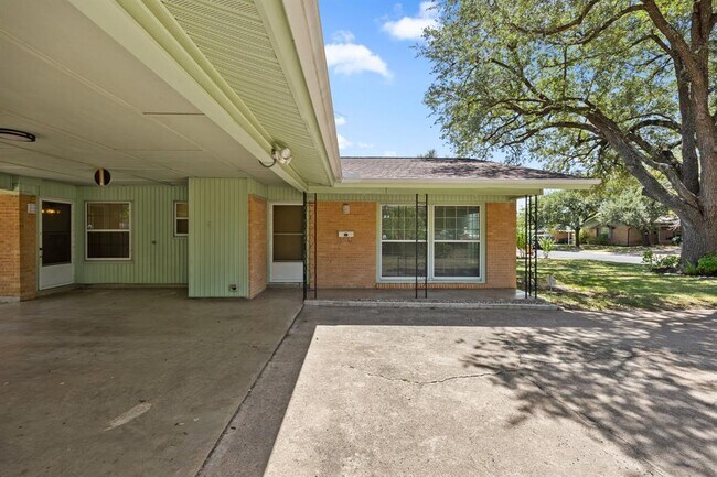 Foto del edificio - 1702 Ridgemont Dr