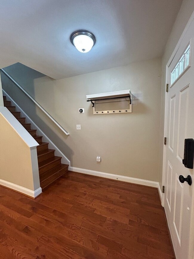 Building Photo - Like New Townhome in Old SW! Close to Cari...