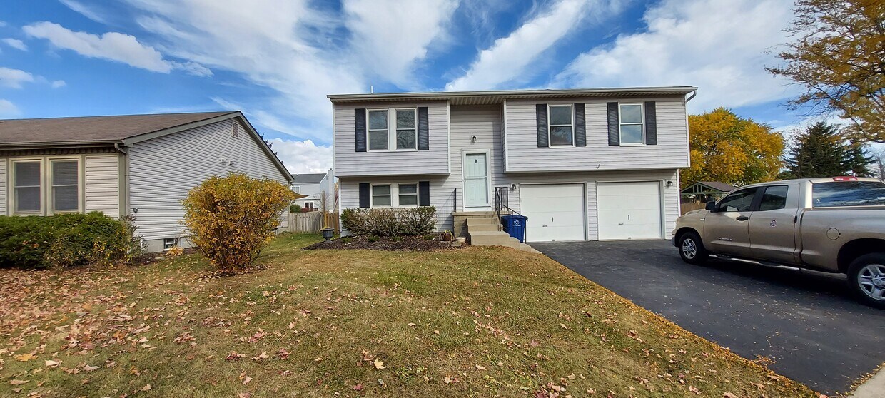 Front - 4940 Hidden View Ct