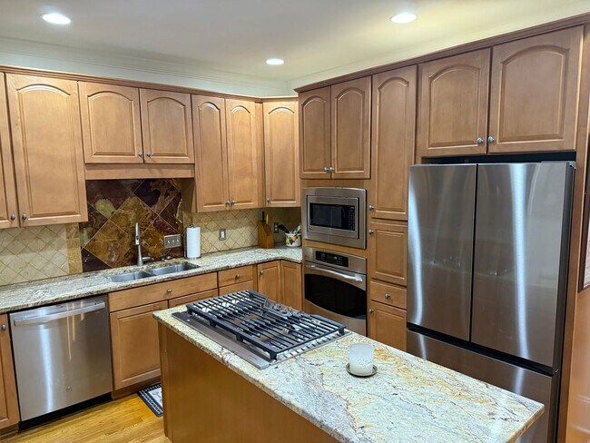 Building Photo - Furnished Davidson Townhome Two Blocks From Main Street Davidson - 6 To 18 Month Lease