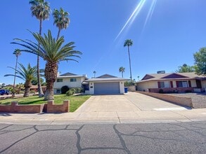 Building Photo - 1519 E Laguna Dr