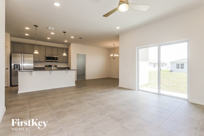 Building Photo - 527 Crown Rose Dr