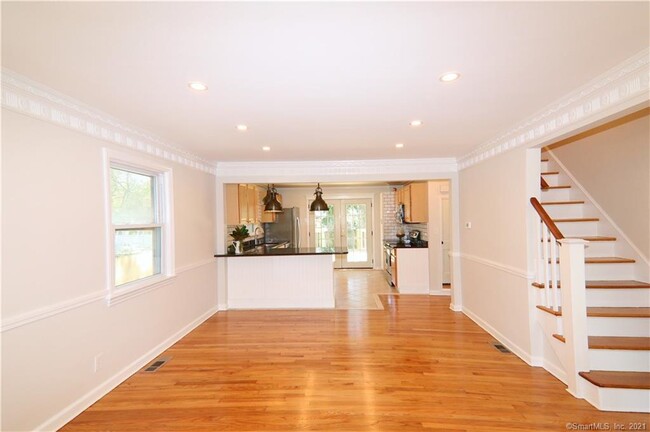Building Photo - 63 Woodcrest Rd