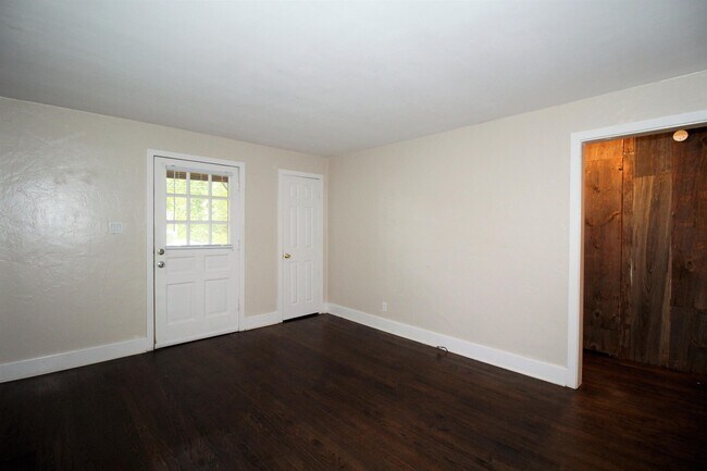 Foto del edificio - 9136 Charlotte St