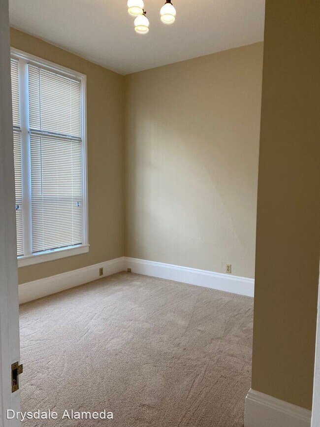 Foto del edificio - 1 br, 1 bath House - 878 Oak Street