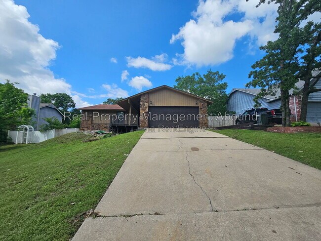 Foto del edificio - 18341 Woodcrest Ln