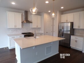 Building Photo - 979 Oleander St