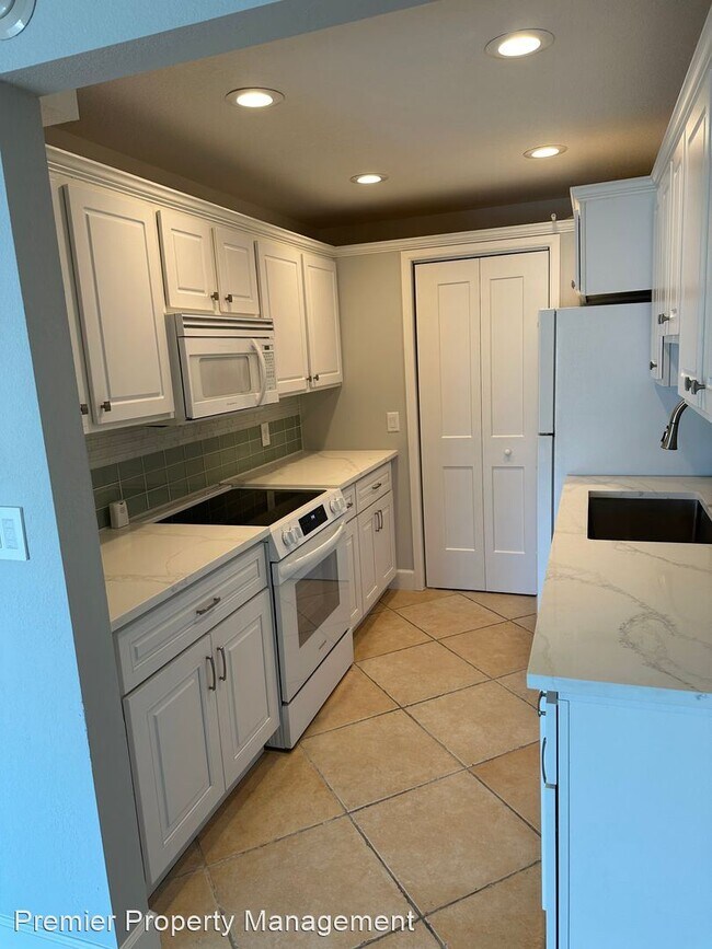 Building Photo - 1 br, 1 bath House - 2650 Gulf Shore Boule...
