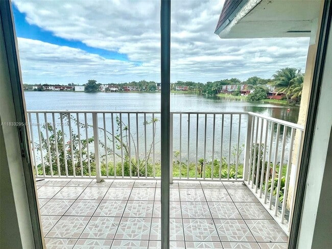 Foto del edificio - 310 NW 107th Ave
