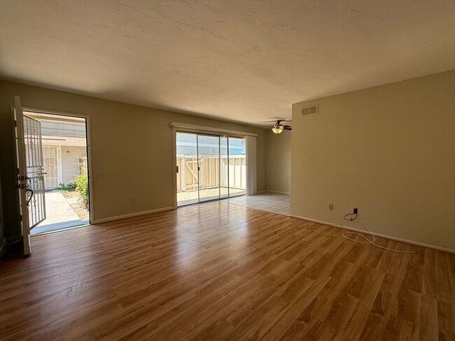 Foto del edificio - Beautiful Two Bedroom Townhome in San Luis Rey