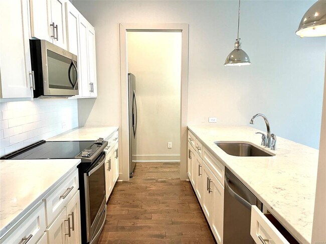 Foto del edificio - 4924 Upper James St