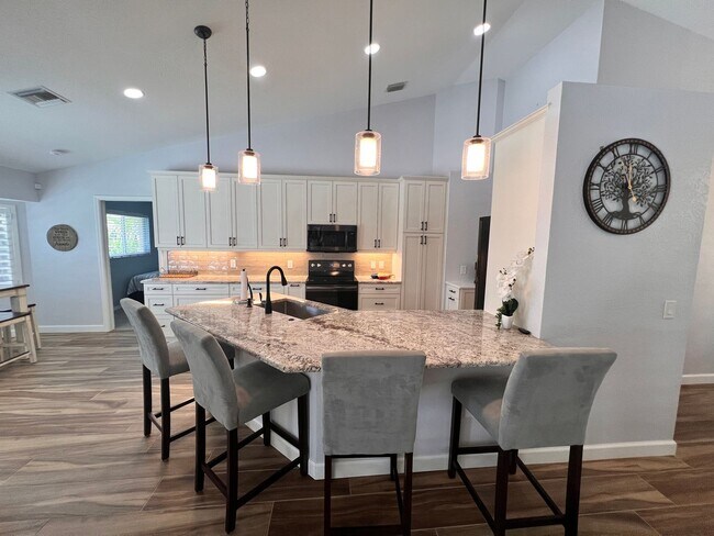Building Photo - Waterfront Paradise in Punta Gorda Isles –...