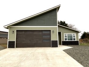 Building Photo - 402 Lolly Ln