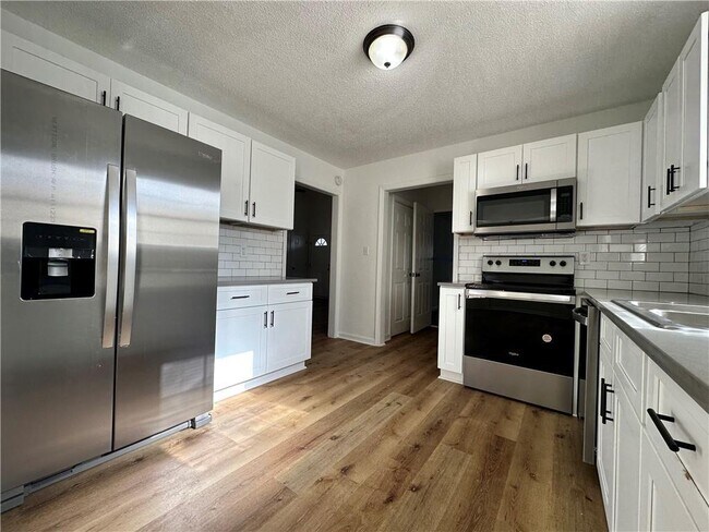 Foto del edificio - 35 Hidden Brook Ln