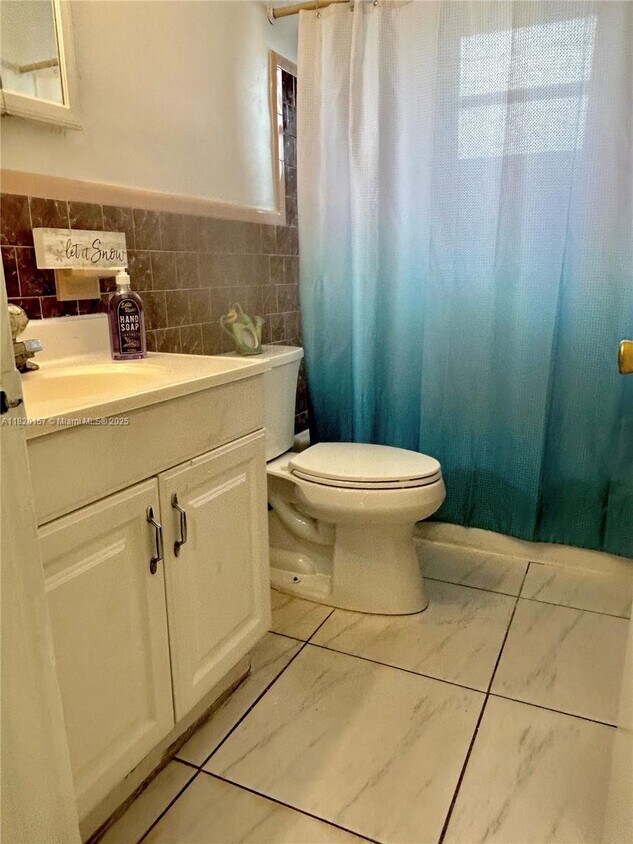 Foto principal - 2846 Fletcher St