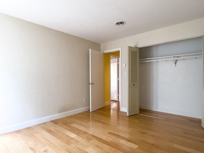 Foto del edificio - 1210 Greendale Ave