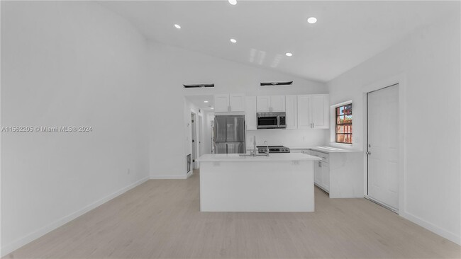 Foto del edificio - 939 NW 23rd Ct
