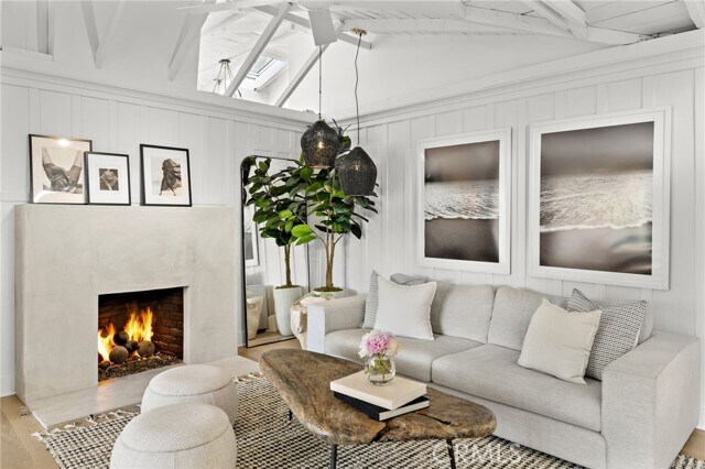 Foto principal - 592 Bluebird Canyon Dr