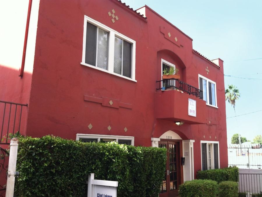 Primary Photo - 1310 Lilac Terrace