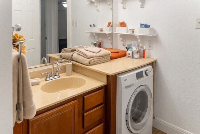 Foto del edificio - Room in Condo on Avenue A