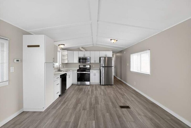 Building Photo - 436 4th Ave